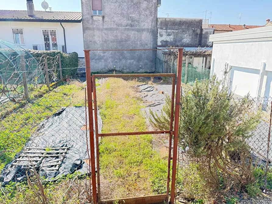 Immagine 10 di Casa semindipendente in vendita  a Vanzaghello