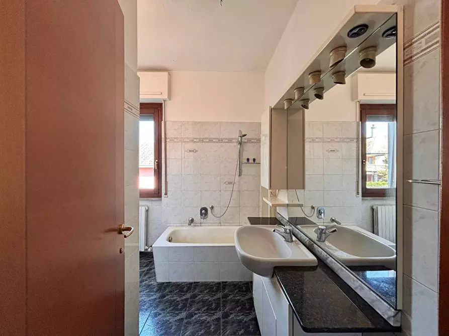Immagine 8 di Appartamento in vendita  in Via Padova a Nova Milanese