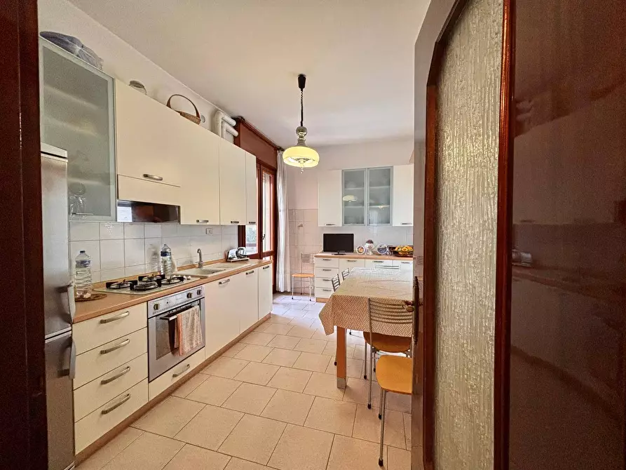 Immagine 6 di Appartamento in vendita  in via Gramsci a Nova Milanese