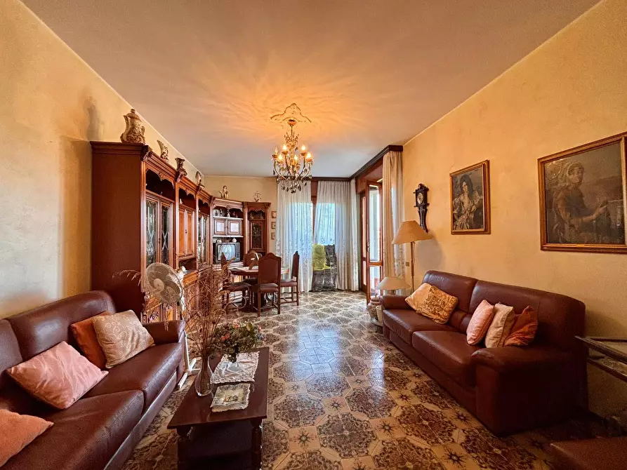 Immagine 4 di Appartamento in vendita  in via Gramsci a Nova Milanese