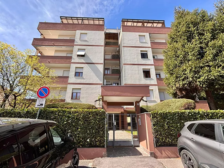 Immagine 2 di Appartamento in vendita  in via Gramsci a Nova Milanese