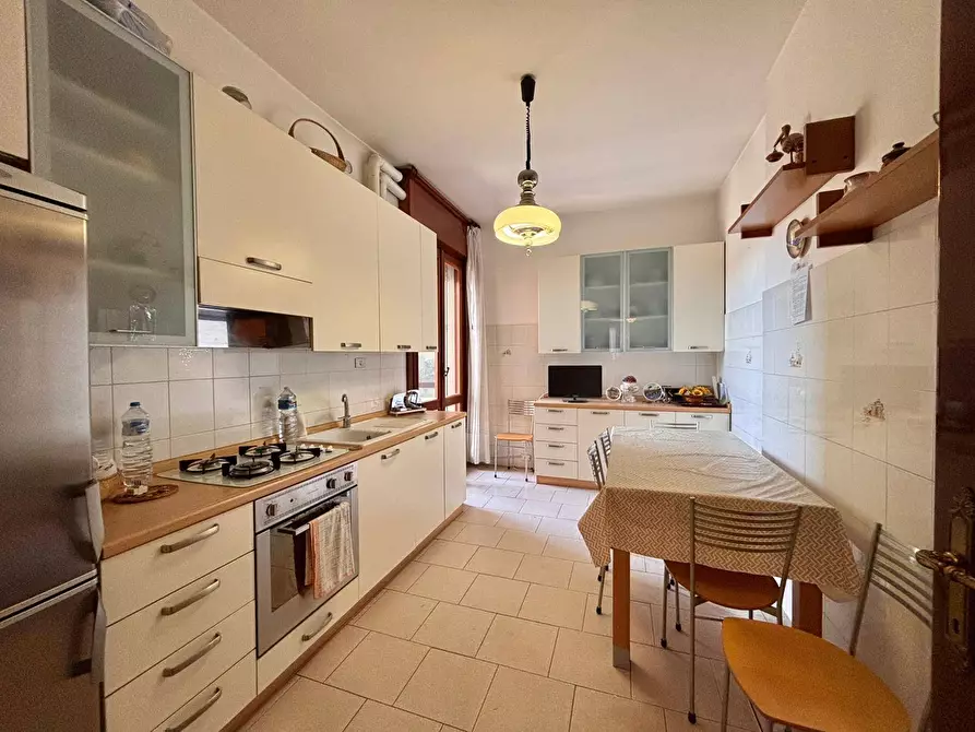 Immagine 39 di Appartamento in vendita  in via Gramsci a Nova Milanese