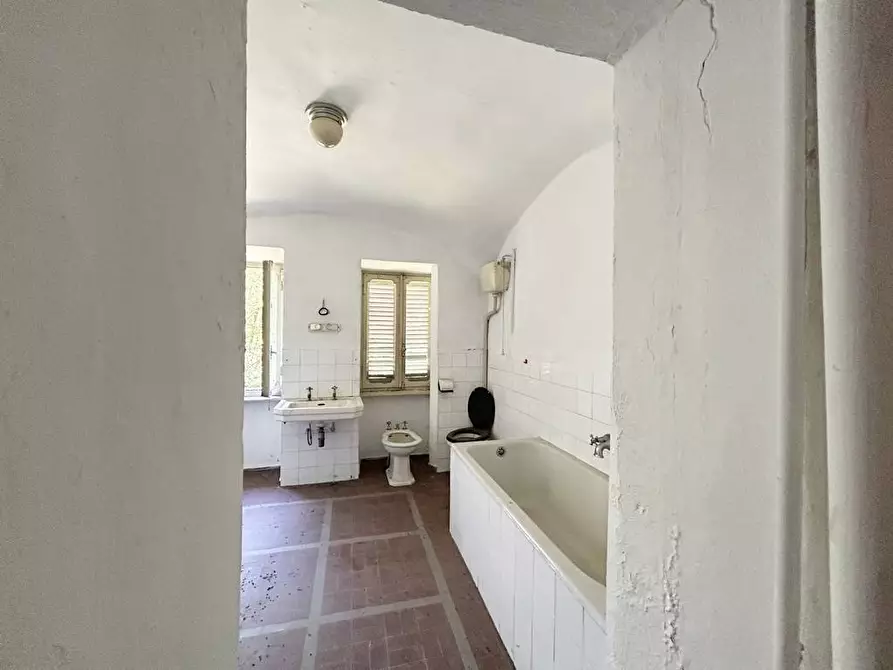 Immagine 73 di Palazzo in vendita  in Frazione Donno 8 a Strona