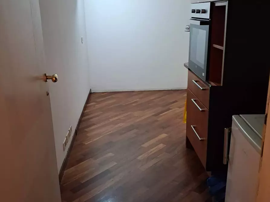 Immagine 2 di Appartamento in vendita  in Viale Cesare Battisti a Monza
