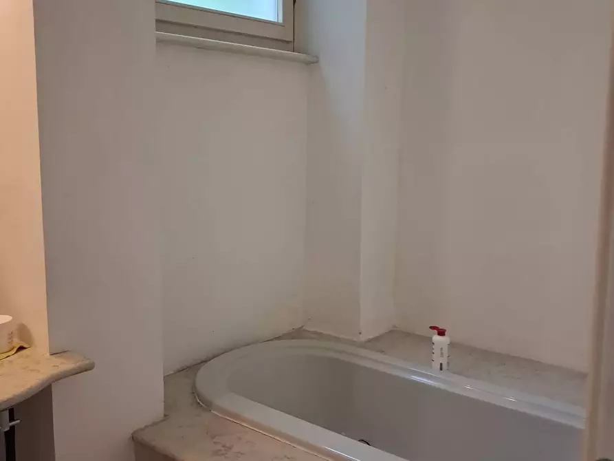 Immagine 5 di Appartamento in vendita  in Viale Cesare Battisti a Monza