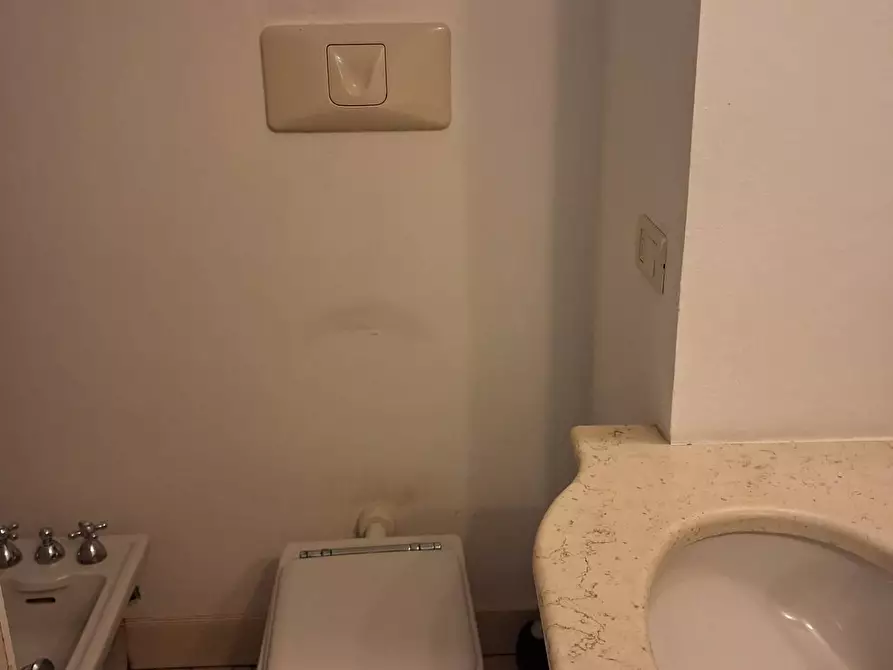 Immagine 6 di Appartamento in vendita  in Viale Cesare Battisti a Monza