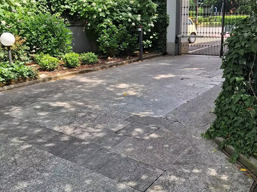 Immagine 7 di Appartamento in vendita  in Viale Cesare Battisti a Monza