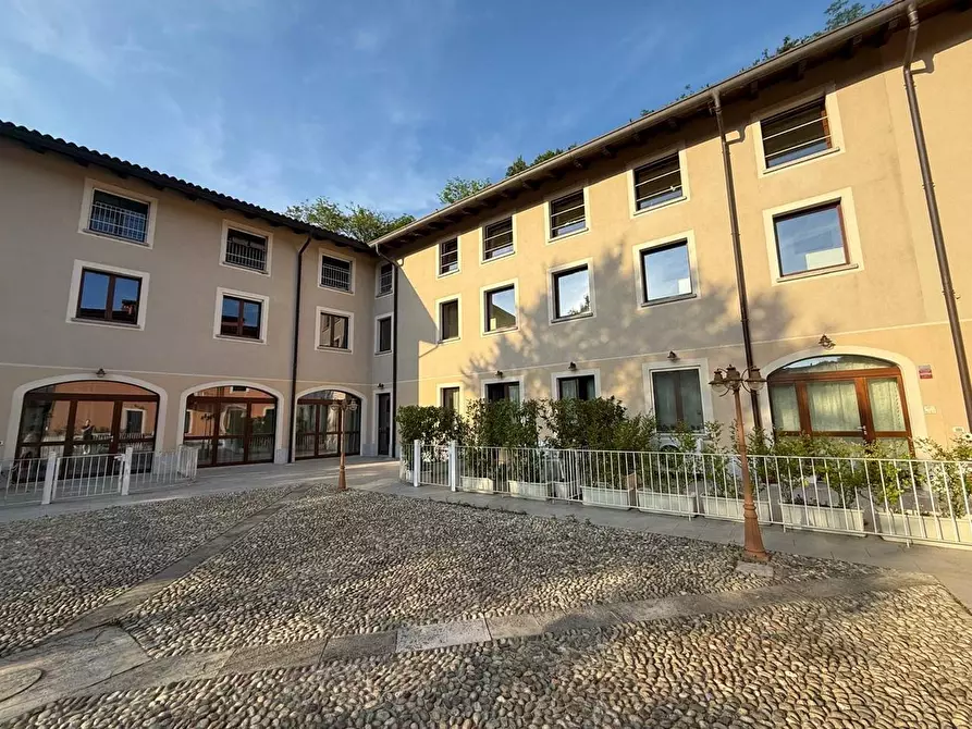 Immagine 1 di Appartamento in vendita  in Via Costa Lambro 7 a Carate Brianza