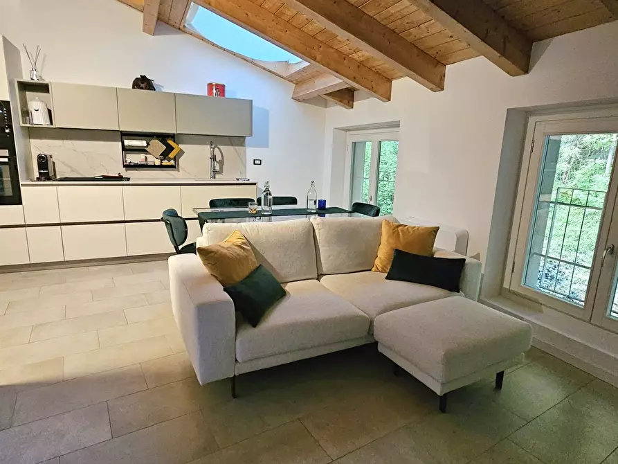 Immagine 8 di Appartamento in vendita  in Via Costa Lambro 7 a Carate Brianza