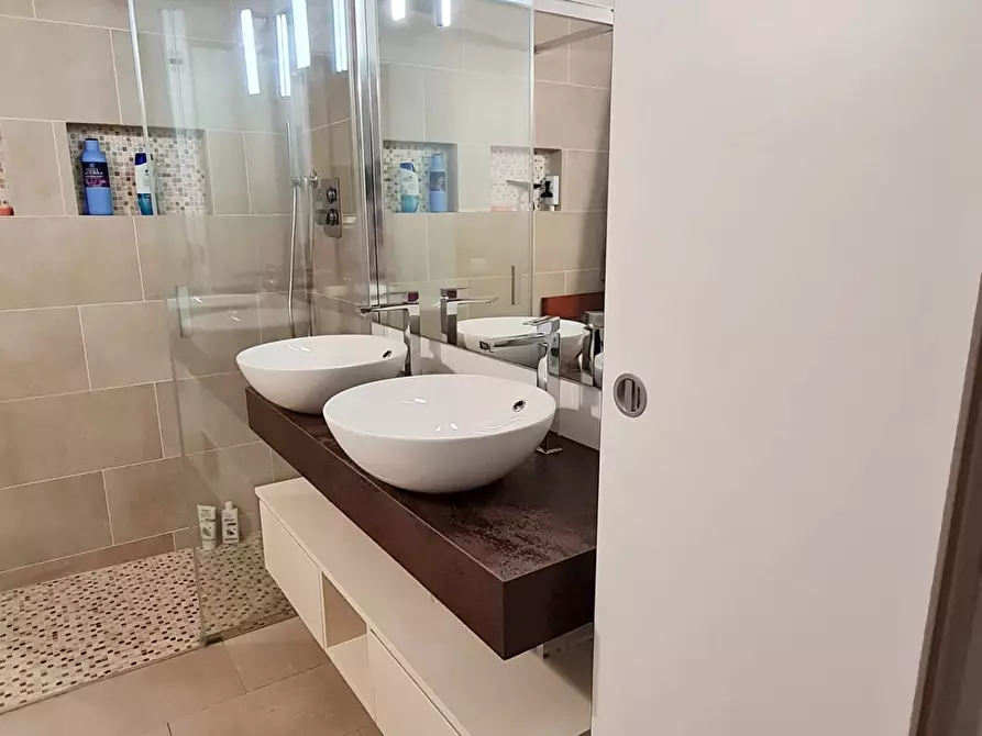 Immagine 18 di Appartamento in vendita  in Via Costa Lambro 7 a Carate Brianza
