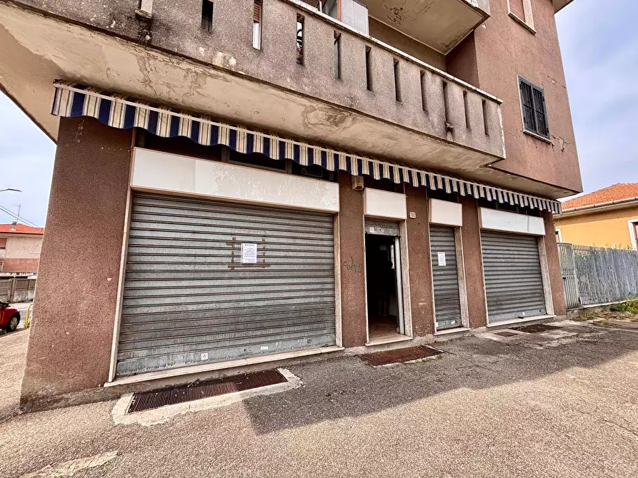 Immagine 6 di Locale commerciale in vendita  a Limbiate