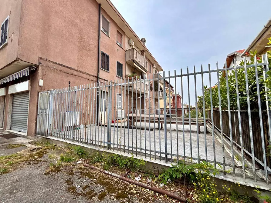 Immagine 7 di Locale commerciale in vendita  a Limbiate