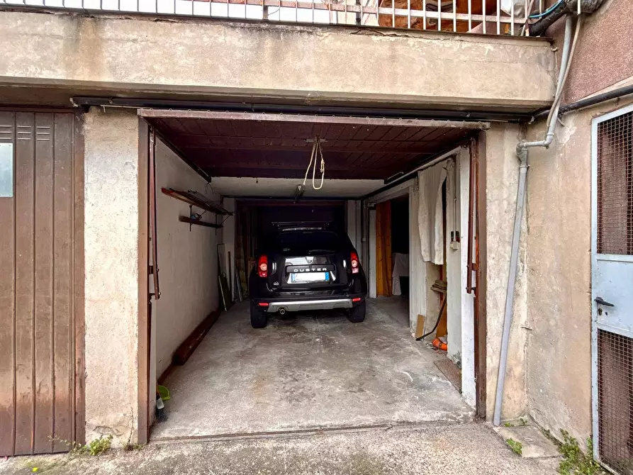 Immagine 12 di Locale commerciale in vendita  a Limbiate