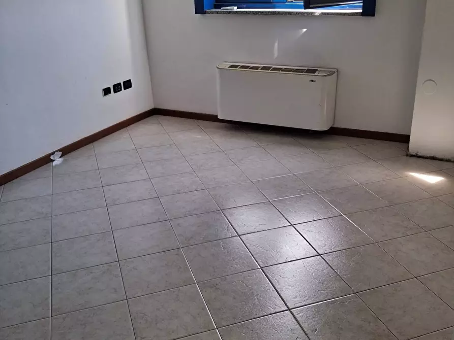 Immagine 6 di Ufficio in affitto  in del Guado a Desio