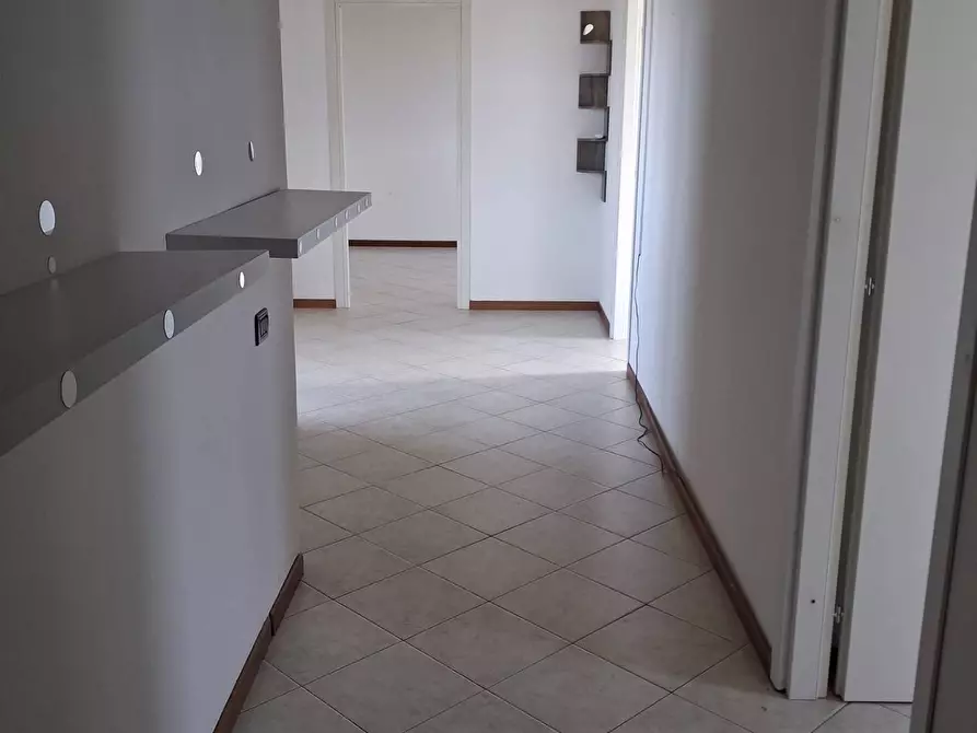 Immagine 13 di Ufficio in affitto  in del Guado a Desio