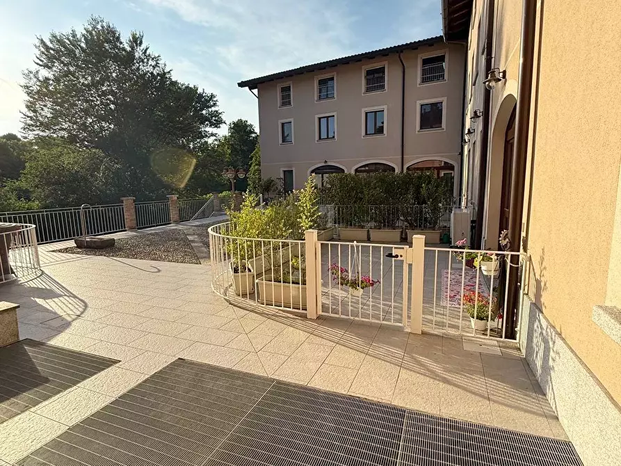 Immagine 2 di Appartamento in vendita  in Via Costa Lambro a Carate Brianza