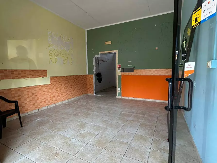 Immagine 2 di Locale commerciale in vendita  in Piazza Alcyone 40 a Pescara
