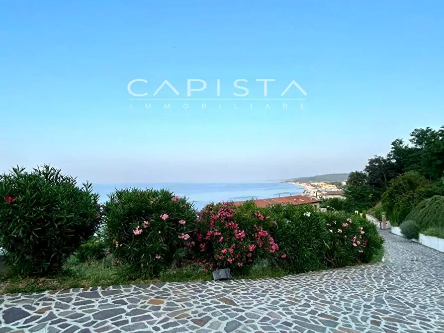 Immagine 2 di Villa in vendita  a Fossacesia