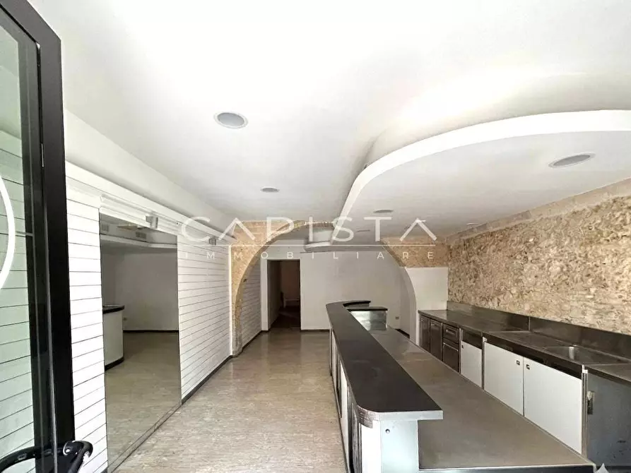 Immagine 2 di Locale commerciale in affitto  a San Vito Chietino