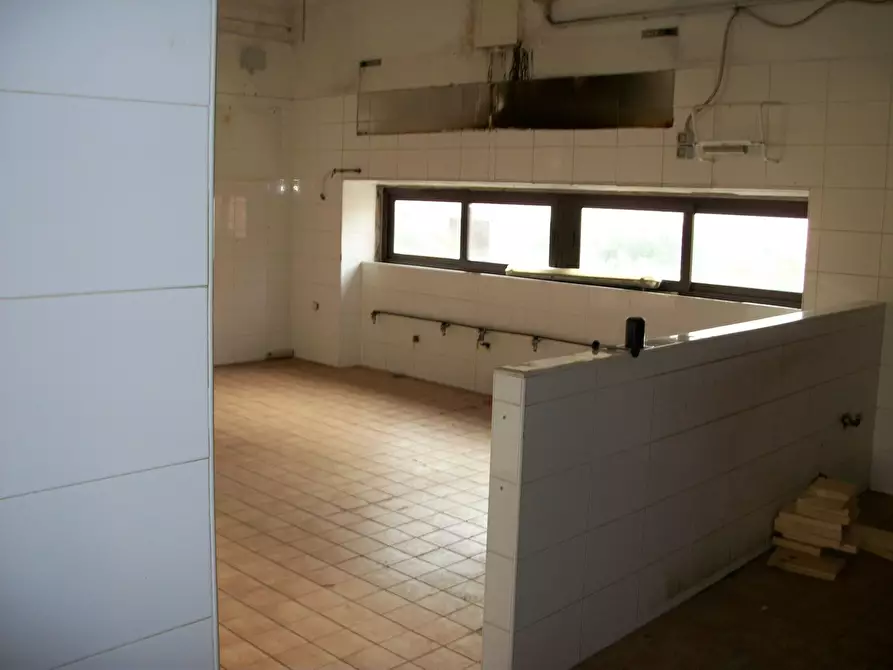 Immagine 3 di Locale commerciale in vendita  in Nuoro a Carbonia