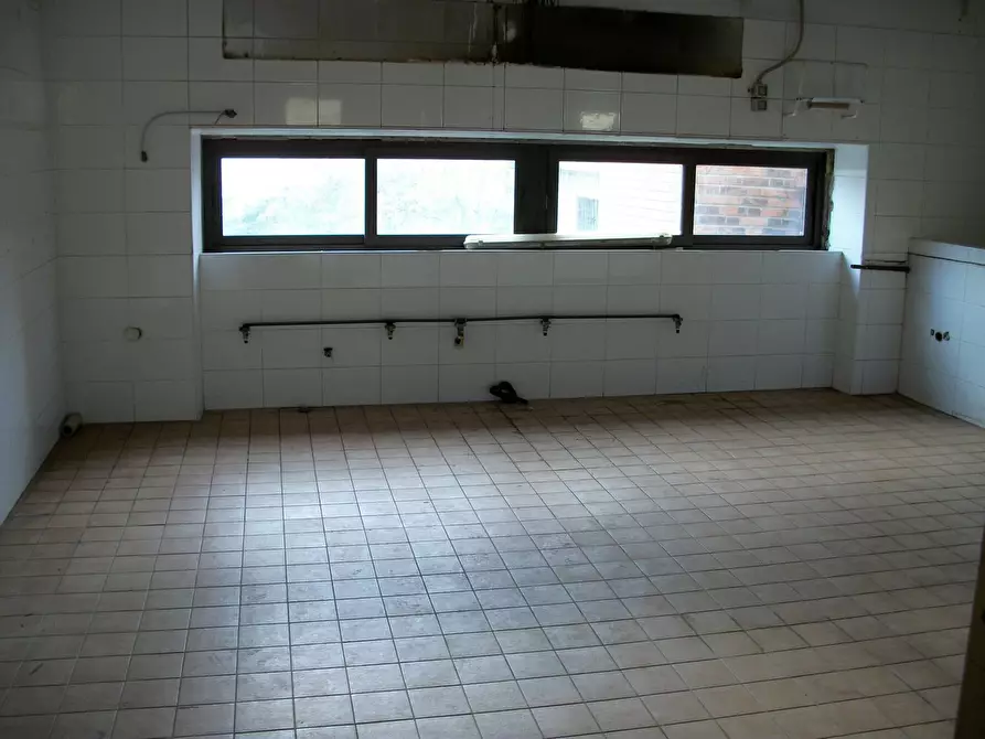 Immagine 2 di Locale commerciale in vendita  in Nuoro a Carbonia