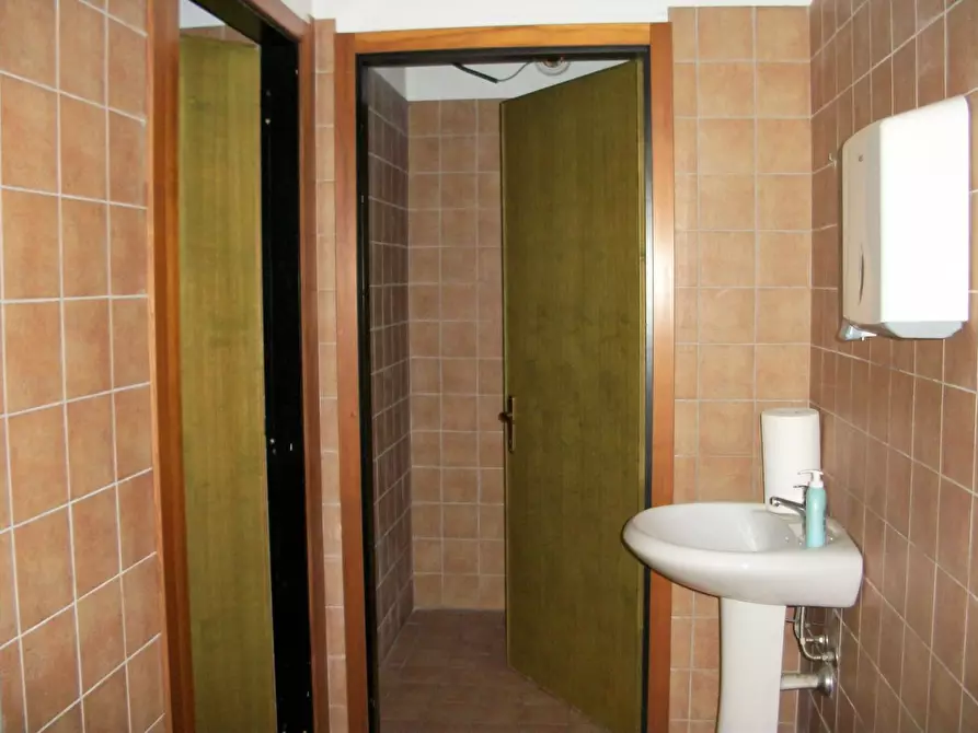 Immagine 7 di Locale commerciale in vendita  in Nuoro a Carbonia