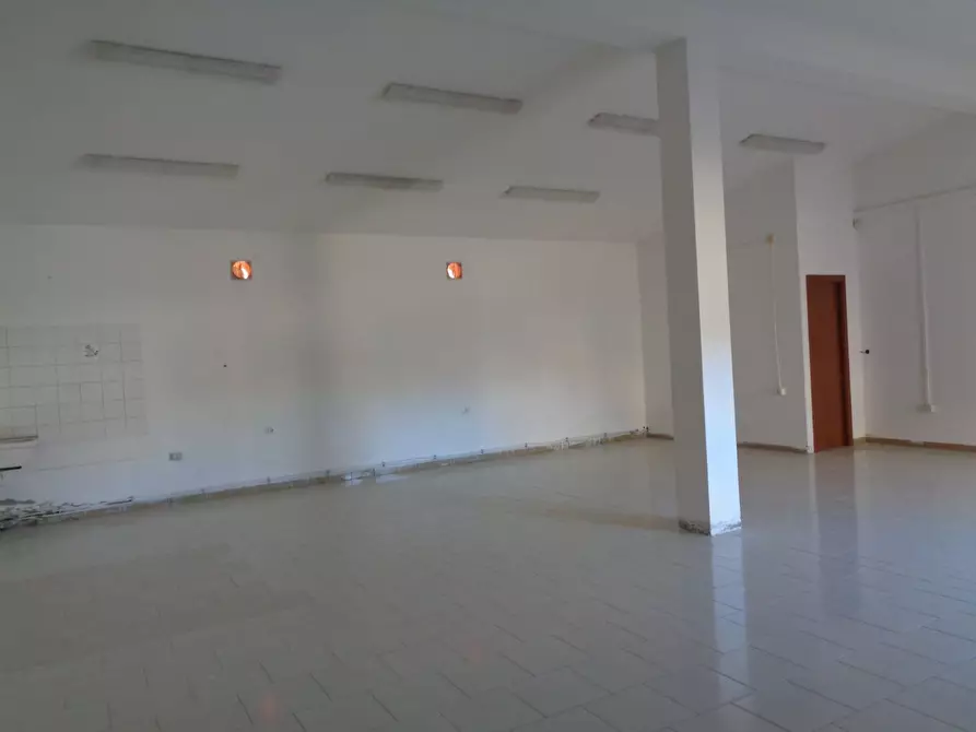 Immagine 3 di Locale commerciale in vendita  in Pietro Nenni a Gonnesa