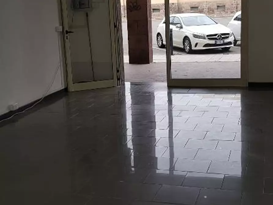 Immagine 2 di Locale commerciale in vendita  in Francesco Ciusa a Carbonia