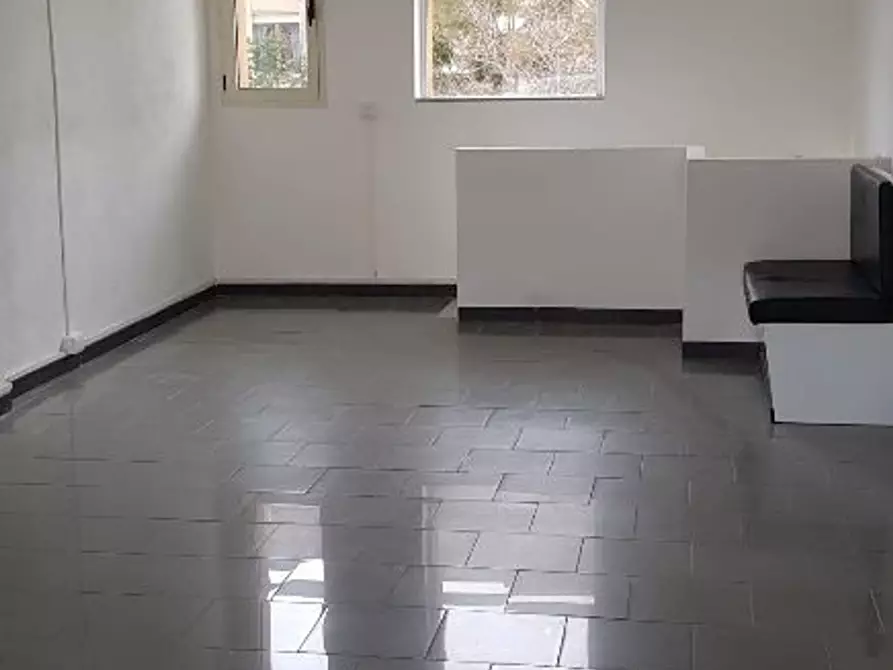 Immagine 3 di Locale commerciale in vendita  in Francesco Ciusa a Carbonia