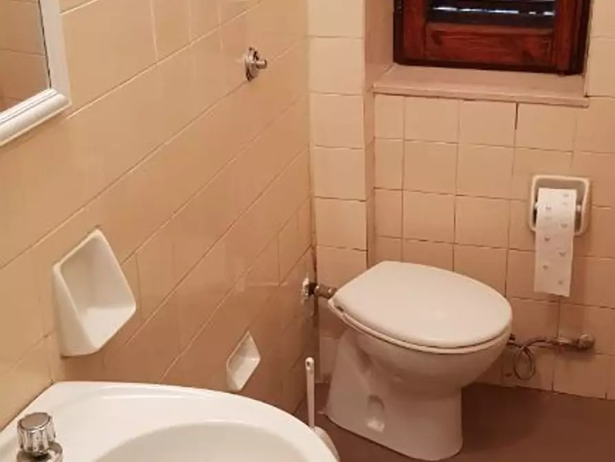 Immagine 7 di Locale commerciale in vendita  in Francesco Ciusa a Carbonia