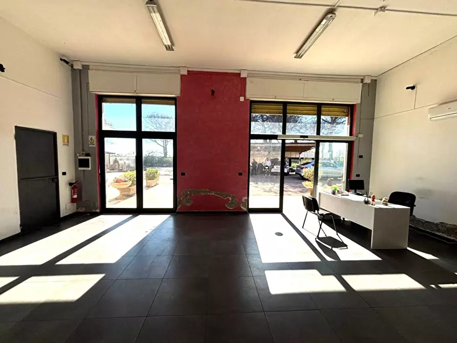 Immagine 6 di Attività commerciale in affitto  in via dei cinque archi 14 a Aprilia