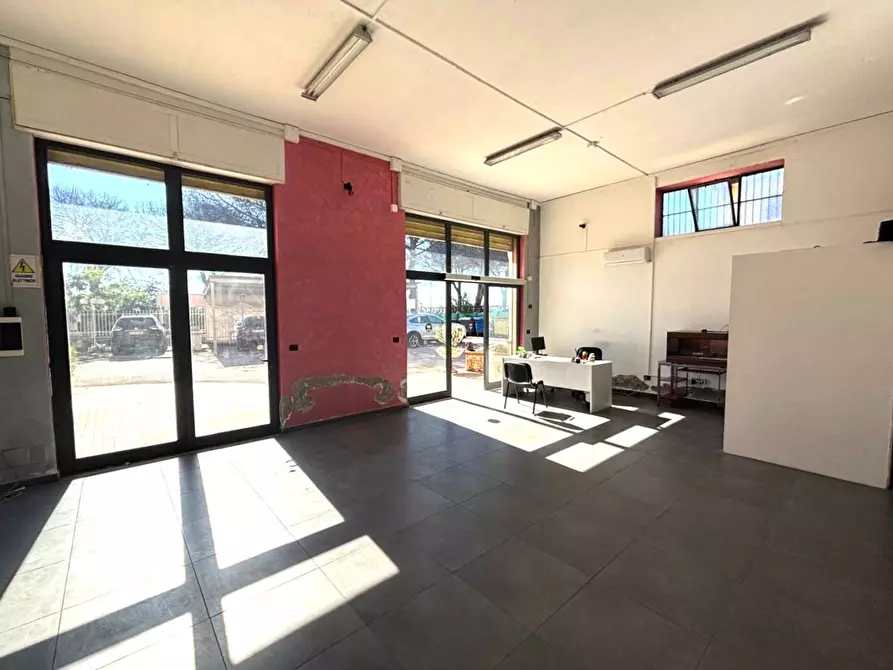 Immagine 12 di Attività commerciale in affitto  in via dei cinque archi 14 a Aprilia