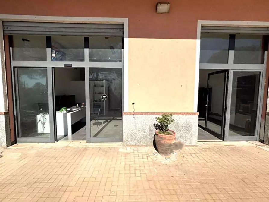 Immagine 32 di Attività commerciale in affitto  in via dei cinque archi 14 a Aprilia