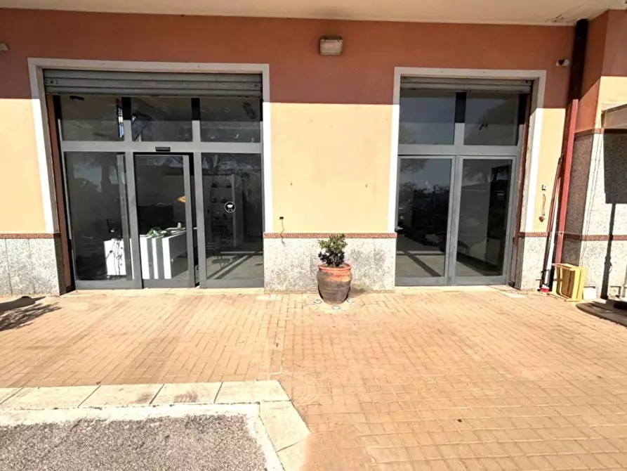 Immagine 33 di Attività commerciale in affitto  in via dei cinque archi 14 a Aprilia