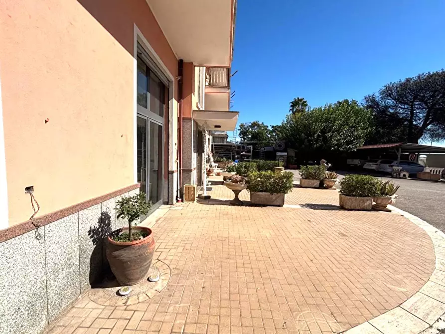 Immagine 35 di Attività commerciale in affitto  in via dei cinque archi 14 a Aprilia