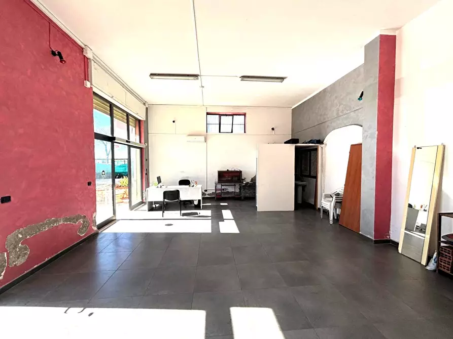 Immagine 38 di Attività commerciale in affitto  in via dei cinque archi 14 a Aprilia