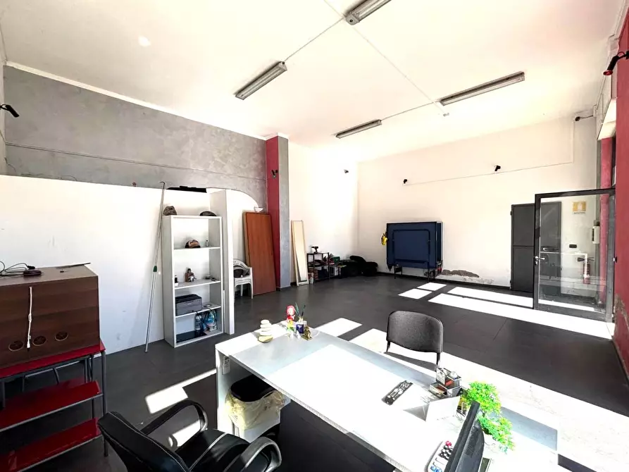 Immagine 40 di Attività commerciale in affitto  in via dei cinque archi 14 a Aprilia