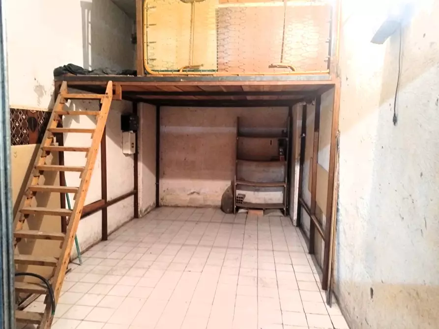 Immagine 1 di Box auto in vendita  in Piazza Don luigi Sturzo 24 a Aprilia