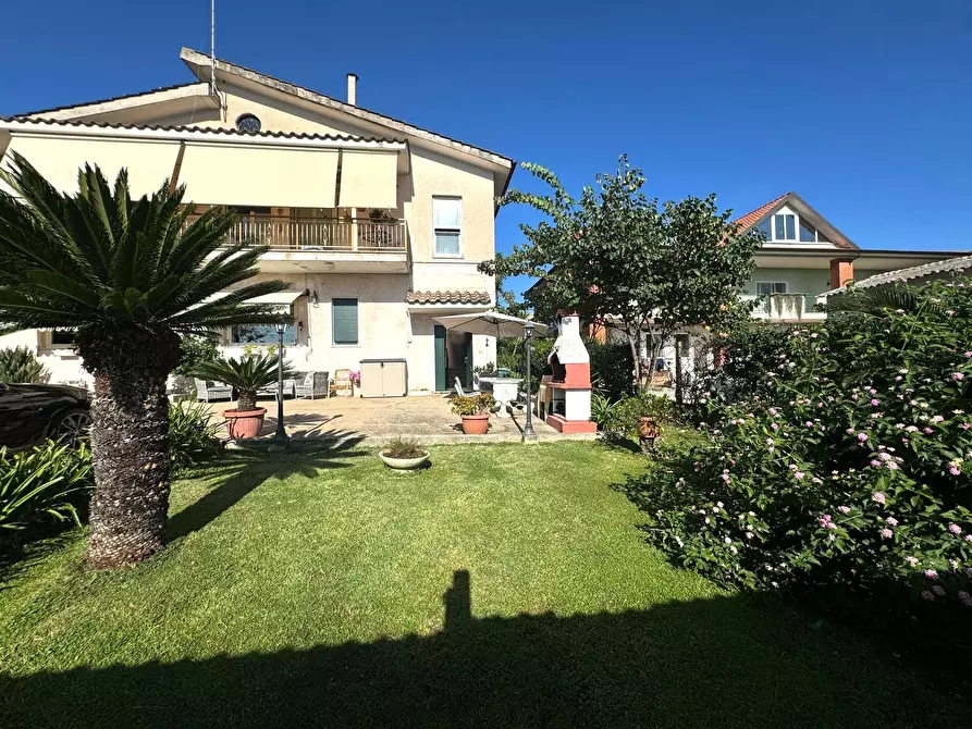 Immagine 1 di Appartamento in vendita  in via delle valli 17 a Aprilia