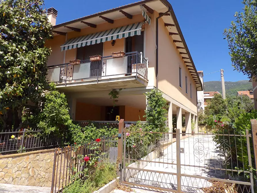Immagine 1 di Casa semindipendente in vendita  in Strada di Scentelle 6 a Terni