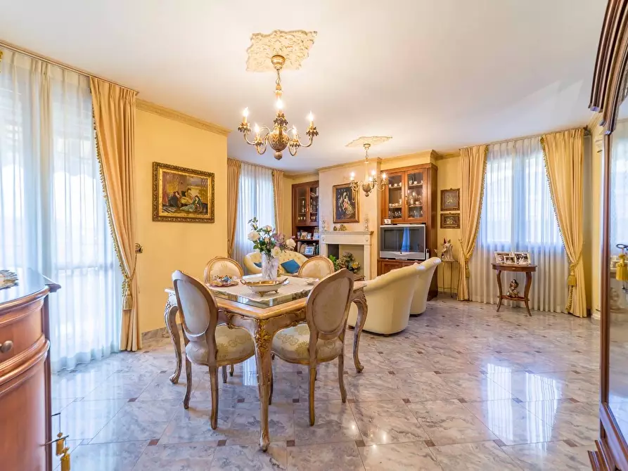 Immagine 1 di Villa in vendita  in via girondola a Cavriago