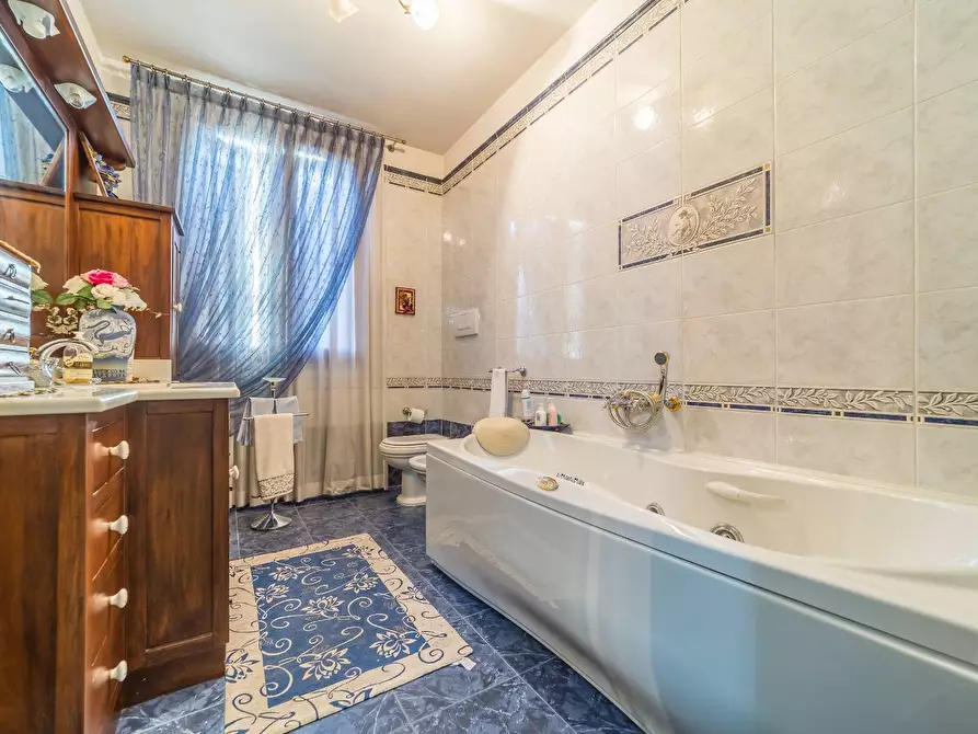 Immagine 18 di Villa in vendita  in via girondola a Cavriago