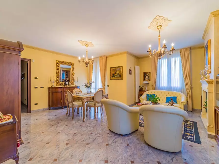 Immagine 37 di Villa in vendita  in via girondola a Cavriago