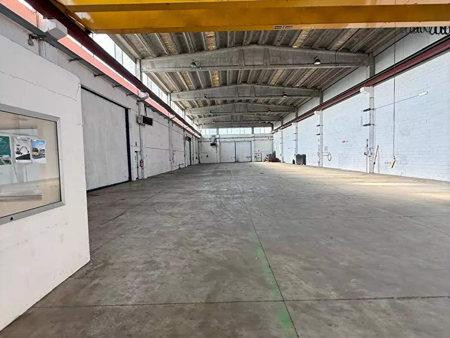 Immagine 1 di Capannone industriale in affitto  in via isamu amada a Agazzano