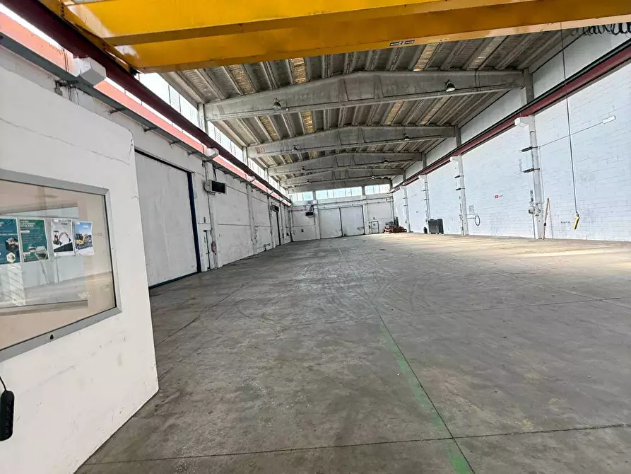 Immagine 4 di Capannone industriale in affitto  in via isamu amada a Agazzano