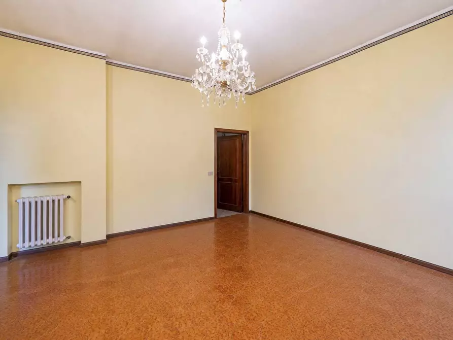 Immagine 8 di Appartamento in vendita  in BORGO FELINO 12 a Parma