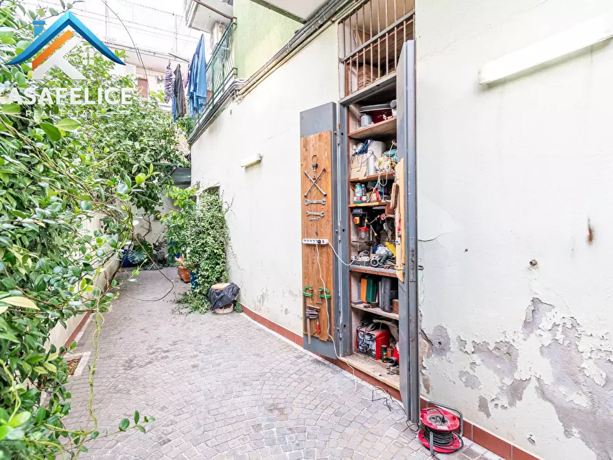 Immagine 2 di Locale commerciale in vendita  in via Manzoni 97/99 a San Giorgio A Cremano