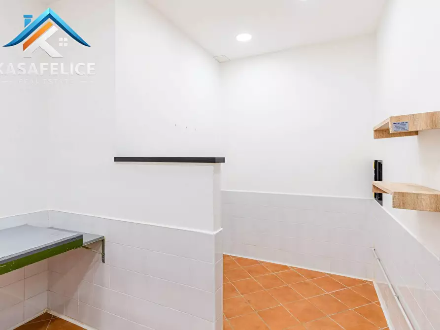 Immagine 7 di Locale commerciale in vendita  in via Manzoni 97/99 a San Giorgio A Cremano