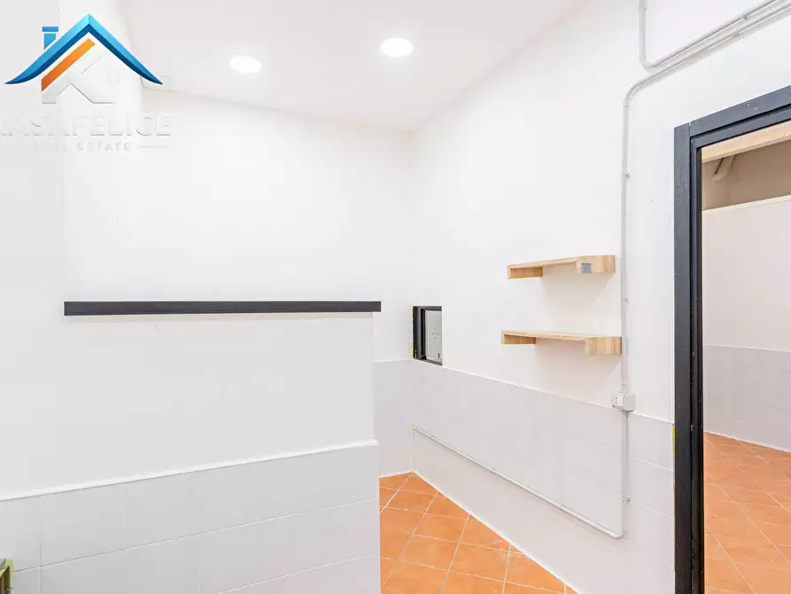 Immagine 8 di Locale commerciale in vendita  in via Manzoni 97/99 a San Giorgio A Cremano