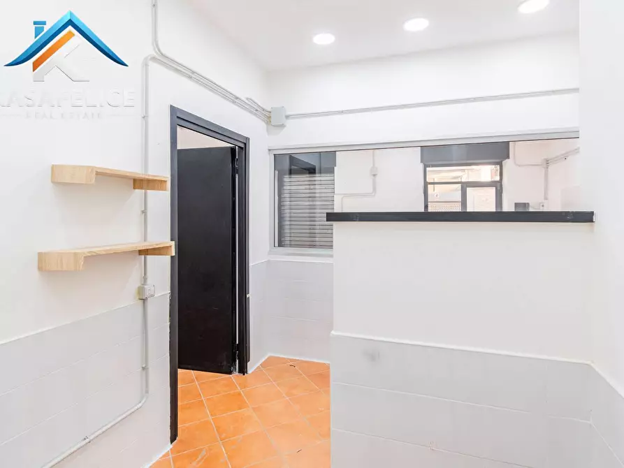 Immagine 9 di Locale commerciale in vendita  in via Manzoni 97/99 a San Giorgio A Cremano